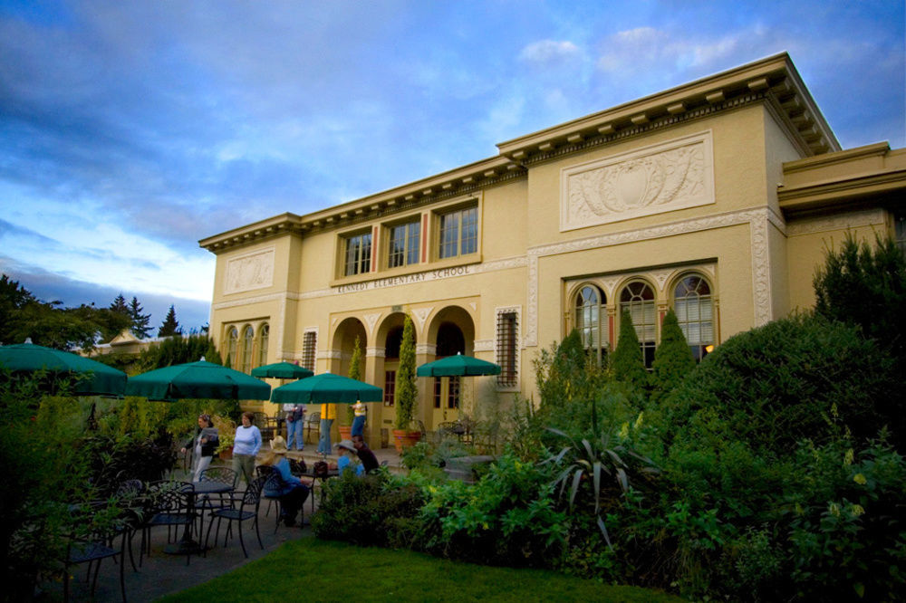 Hotel Mcmenamins Kennedy School Portland Exteriér fotografie