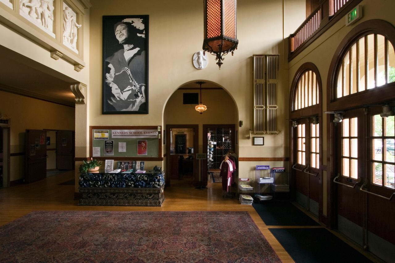 Hotel Mcmenamins Kennedy School Portland Exteriér fotografie
