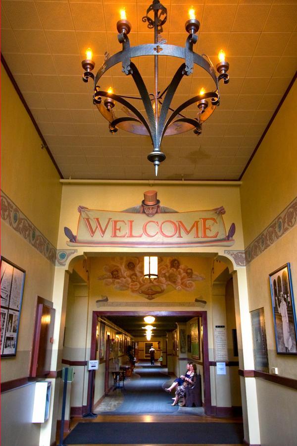 Hotel Mcmenamins Kennedy School Portland Exteriér fotografie